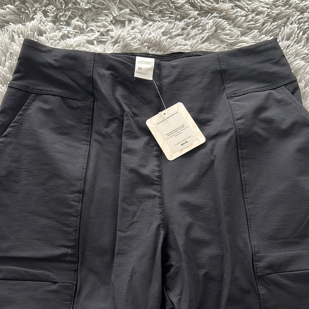 NWT Fabletics high waisted hybrid cargo pant in black size medium/8
